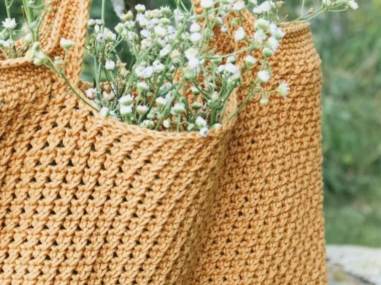 Beginner-friendly crochet market bag pattern with colorful yarn