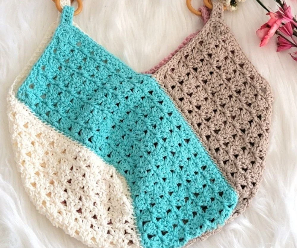 Easy crochet bag tutorial for the Spring Fling Bag made from 4 rectangles