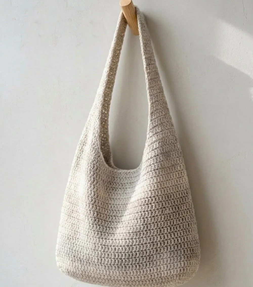 Free crochet super strap bag pattern with colorful yarn