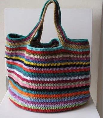 Colorful crochet tote bag showcasing free crochet patterns.